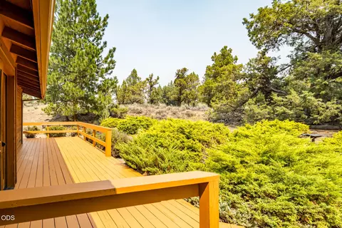 Exterior - 64502 Mcgrath Rd, Bend, OR 97701 photo 10 of 15