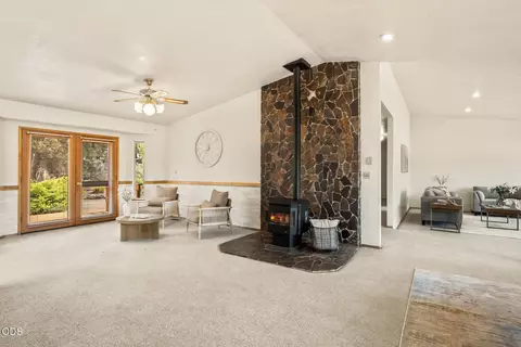 Living - 64502 Mcgrath Rd, Bend, OR 97701 photo 3 of 4
