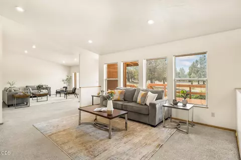 Living - 64502 Mcgrath Rd, Bend, OR 97701 photo 4 of 4