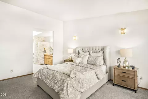 Bedroom - 64502 Mcgrath Rd, Bend, OR 97701 photo 2 of 4