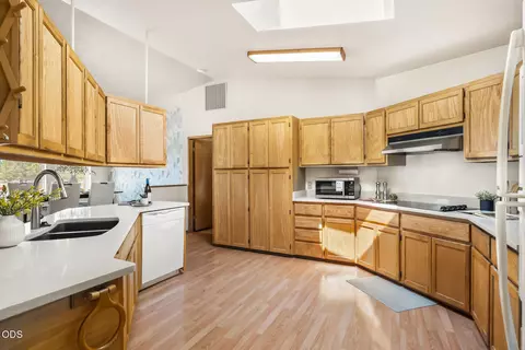 Kitchen - 64502 Mcgrath Rd, Bend, OR 97701 photo 2 of 6