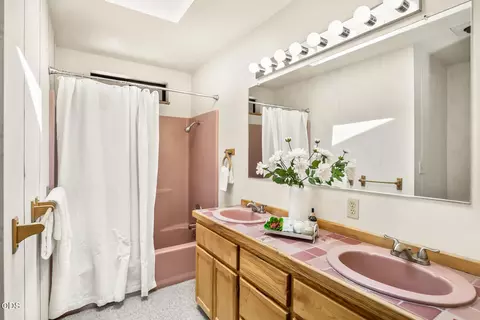 Bath - 64502 Mcgrath Rd, Bend, OR 97701 photo 3 of 3