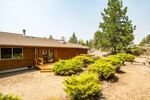 Exterior - 64502 Mcgrath Rd, Bend, OR 97701 photo 12 of 15