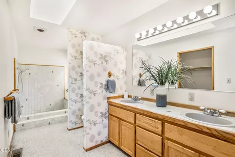 Bath - 64502 Mcgrath Rd, Bend, OR 97701 photo 1 of 3