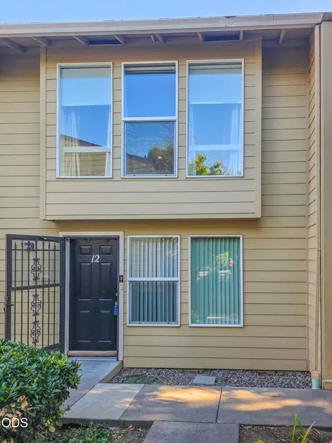 1800 Crater Lake Ave #12, Medford, OR 97504