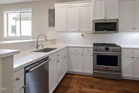 Kitchen - 61202 Dayspring Dr, Bend, OR 97702 photo 3 of 3