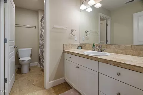 Bath - 61202 Dayspring Dr, Bend, OR 97702 photo 3 of 3