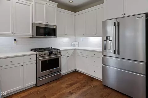 Kitchen - 61202 Dayspring Dr, Bend, OR 97702 photo 2 of 3
