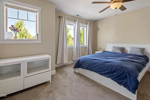 Bedroom - 61202 Dayspring Dr, Bend, OR 97702 photo 4 of 5
