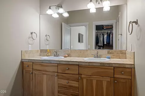 Bath - 61202 Dayspring Dr, Bend, OR 97702 photo 1 of 3