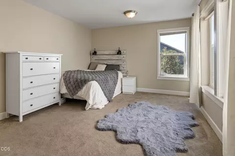 Bedroom - 61202 Dayspring Dr, Bend, OR 97702 photo 3 of 5