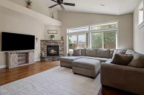 Living - 61202 Dayspring Dr, Bend, OR 97702 photo 1 of 1