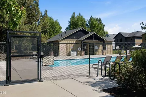 Exterior - 61202 Dayspring Dr, Bend, OR 97702 photo 5 of 6
