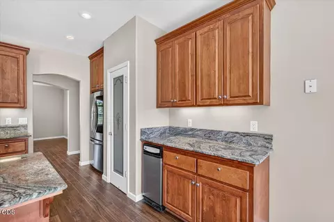 Kitchen - 9 Aspen Ct, Eagle Point, OR 97524 photo 3 of 7