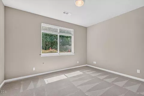 Bedroom - 9 Aspen Ct, Eagle Point, OR 97524 photo 5 of 6