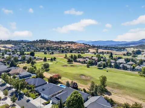 View/Area - 9 Aspen Ct, Eagle Point, OR 97524 photo 5 of 6