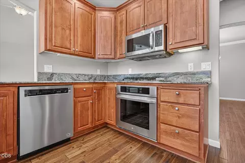 Kitchen - 9 Aspen Ct, Eagle Point, OR 97524 photo 6 of 7