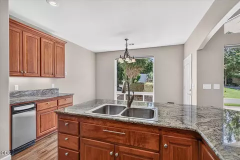 Kitchen - 9 Aspen Ct, Eagle Point, OR 97524 photo 4 of 7
