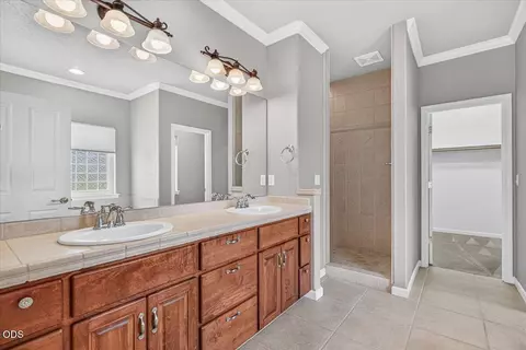 Bath - 9 Aspen Ct, Eagle Point, OR 97524 photo 1 of 6