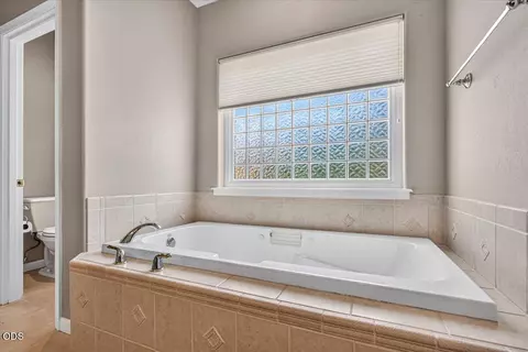 Bath - 9 Aspen Ct, Eagle Point, OR 97524 photo 2 of 6