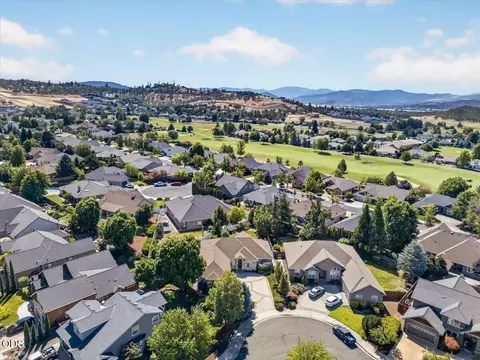 View/Area - 9 Aspen Ct, Eagle Point, OR 97524 photo 2 of 6