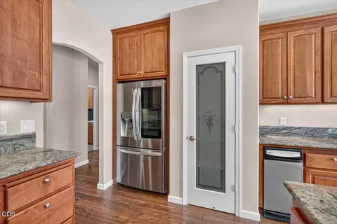 Kitchen - 9 Aspen Ct, Eagle Point, OR 97524 photo 5 of 7