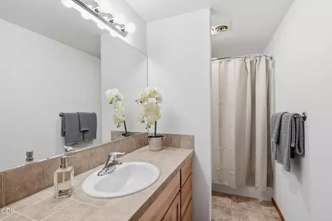 Bath - 61375 Brianne Pl, Bend, OR 97702 photo 2 of 2