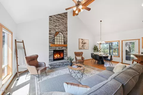 Living - 61375 Brianne Pl, Bend, OR 97702 photo 1 of 2