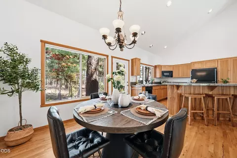 Dining - 61375 Brianne Pl, Bend, OR 97702 photo 2 of 3