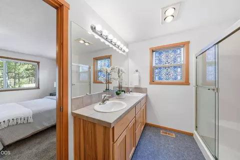 Bath - 61375 Brianne Pl, Bend, OR 97702 photo 1 of 2