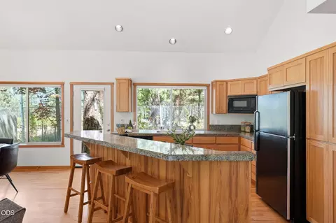 Kitchen - 61375 Brianne Pl, Bend, OR 97702 photo 2 of 5