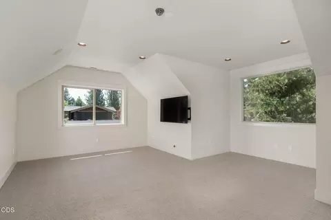 Bedroom - 2425 NW Lemhi Pass Dr, Bend, OR 97703 photo 4 of 4