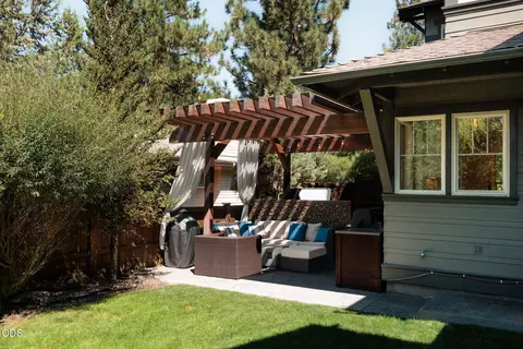 Exterior - 2425 NW Lemhi Pass Dr, Bend, OR 97703 photo 6 of 8