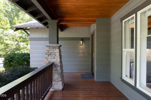 Exterior - 2425 NW Lemhi Pass Dr, Bend, OR 97703 photo 4 of 8