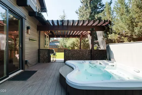 Exterior - 2425 NW Lemhi Pass Dr, Bend, OR 97703 photo 8 of 8