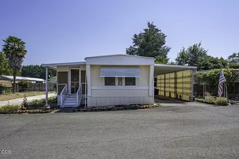 327 Sandlewood Dr, Grants Pass, OR 97526