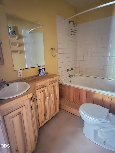 Bath - 4490 Holland Loop Rd, Cave Junction, OR 97523 photo 1 of 2
