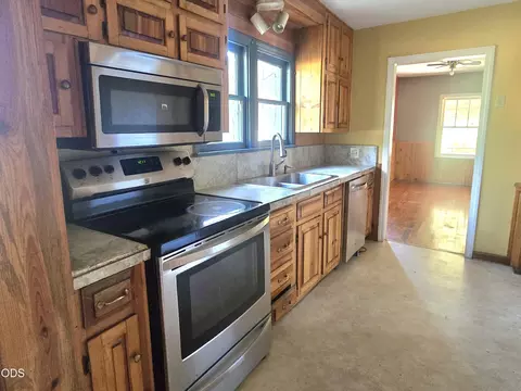 Kitchen - 4490 Holland Loop Rd, Cave Junction, OR 97523 photo 5 of 5