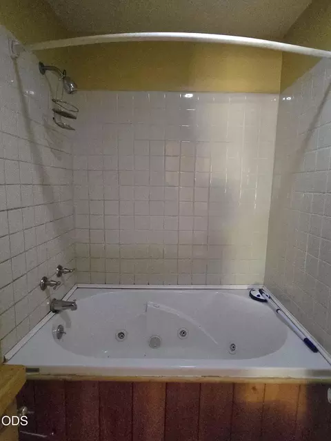 Bath - 4490 Holland Loop Rd, Cave Junction, OR 97523 photo 2 of 2