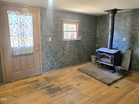 Living - 4490 Holland Loop Rd, Cave Junction, OR 97523 photo 4 of 4