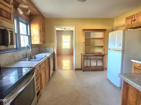 Kitchen - 4490 Holland Loop Rd, Cave Junction, OR 97523 photo 4 of 5