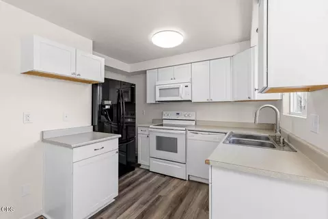 Kitchen - 412 Lorraine Ave, Eagle Point, OR 97524 photo 1 of 1