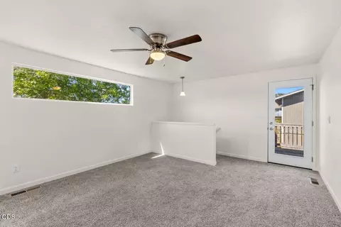 Living - 412 Lorraine Ave, Eagle Point, OR 97524 photo 3 of 4
