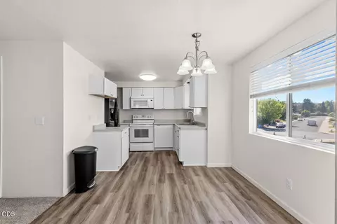 Dining - 412 Lorraine Ave, Eagle Point, OR 97524 photo 1 of 2
