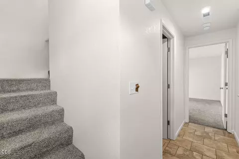 Entry Way - 412 Lorraine Ave, Eagle Point, OR 97524 photo 1 of 2