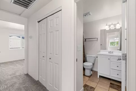 Entry Way - 412 Lorraine Ave, Eagle Point, OR 97524 photo 2 of 2