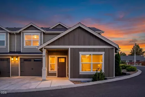 2755 SW Greens Blvd #17, Redmond, OR 97756