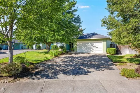 3031 Cheltenham Way, Medford, OR 97504