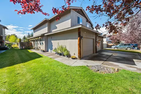 61367 Sally Ln #1 & 2, Bend, OR 97702