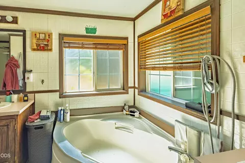 Bath - 110 Pine Tree Way, Selma, OR 97538 photo 5 of 5